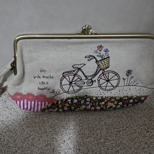 Canvas wrist bag with clip and 2 pockets like new, multicolor