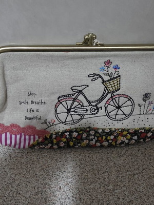 Canvas wrist bag with clip and 2 pockets like new, multicolor