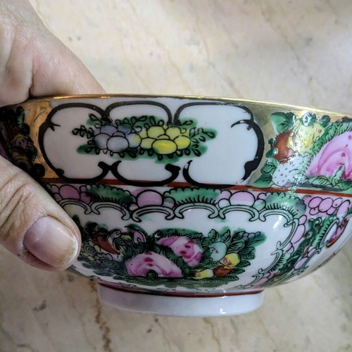 Vintage Chinese Famille Rose Medallion porcelain bowl, 18 cm
