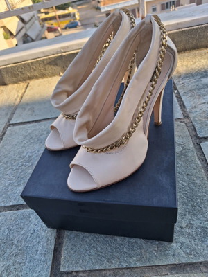 Elisabetta Franchi Celyn b. leather peep-toe heels with chain, size 36, nude