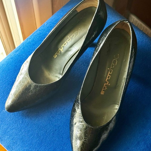 Haralas pumps used black patent leather size 37.5