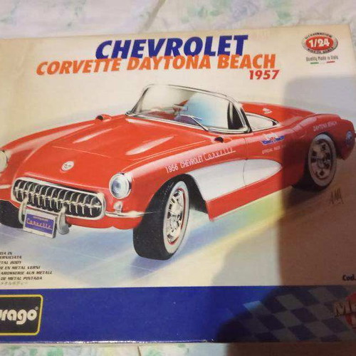 Chevrolet Corvette Daytona Beach 1957 by Burago 1:24 like new