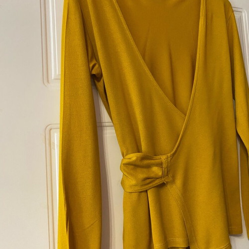 Mustard wrap blouse like new, size M, Fiorenti Fashion Club