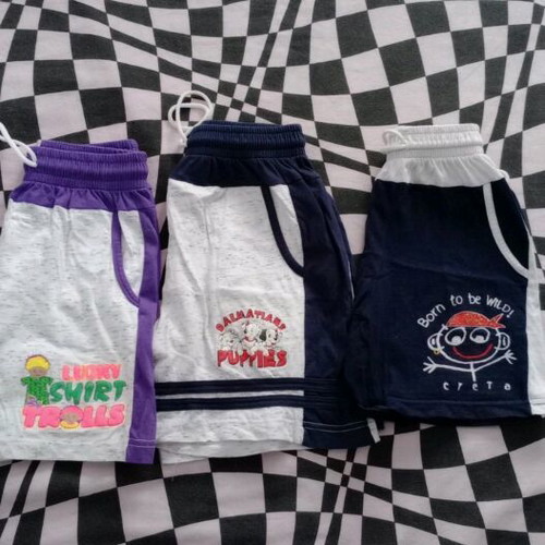 Set of 3 shorts with prints like new, size 6-7 years