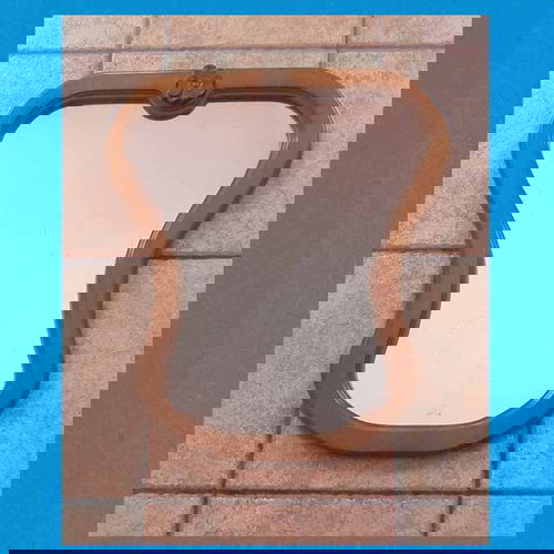 Ξύλινος καθρέφτης τοίχου με διακοσμητικό ρόδακα ξυλόγλυπτο μεταχειρισμένος 52x60 εκ.