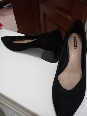 Stradivarius black suede pumps used, 5.5 cm heel
