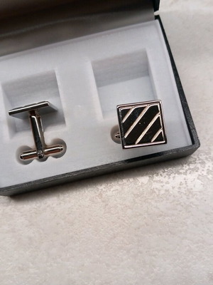 Silver cufflinks set like new