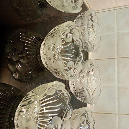 Crystal embossed ice cream and fruit bowls set new