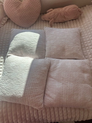 ZARAHOME decorative pillows used, set of 4 for girls' room