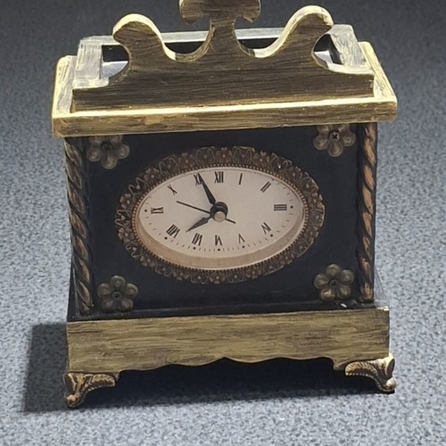 Mantel Clock retro decorative, like new, analog quartz