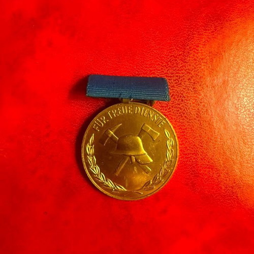 East Germany DDR Firefighter Medal Für Treue Dienste like new