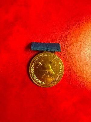 East Germany DDR Firefighter Medal Für Treue Dienste like new
