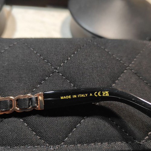 Chanel A95105 X09962 sunglasses new, black and gold