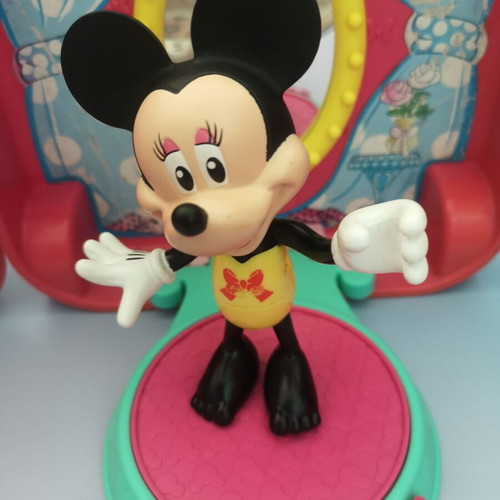 Disney Minnie Mouse Fashion on the Go playset 2011 by Mattel like new