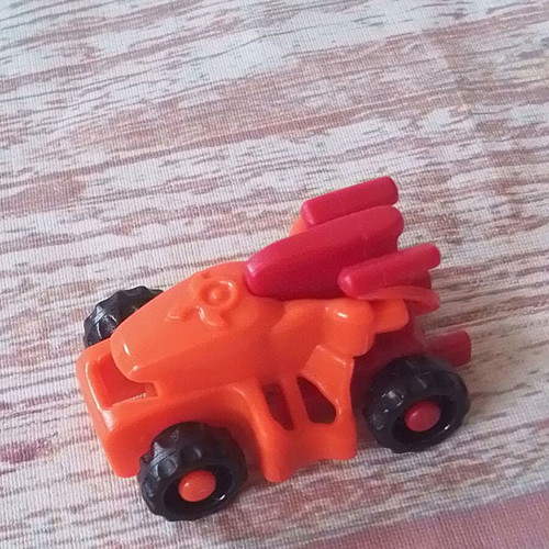 Kinder Sprinty Voiture toy car like new, 4 cm length