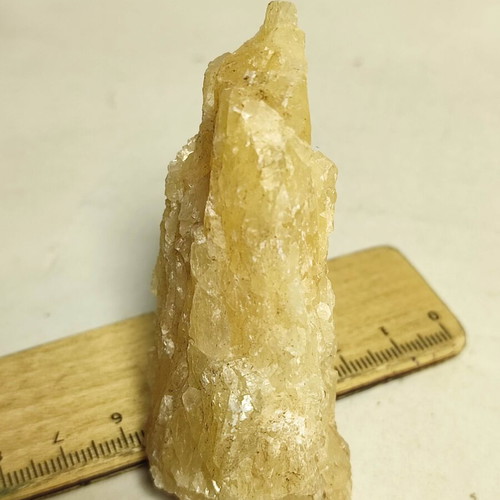 Yellow quartz from Lavrio like new, 97 grams