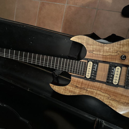 B.C. Rich Classic Exotic Dlx Edition electric guitar like new with case and strap