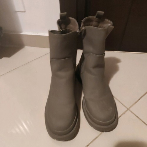 Luigi women's waterproof ankle boots like new, size 39
