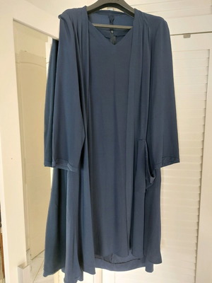 Blue dress and jacket set XL worn once, midi dress with zipper and satin lining