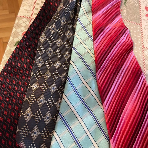 Branded ties used, pack of 4 pieces