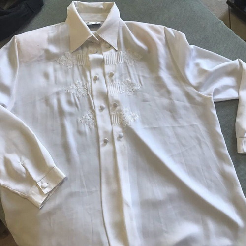 Pretty Roy white vintage shirt with embroidery and fabric buttons, like new