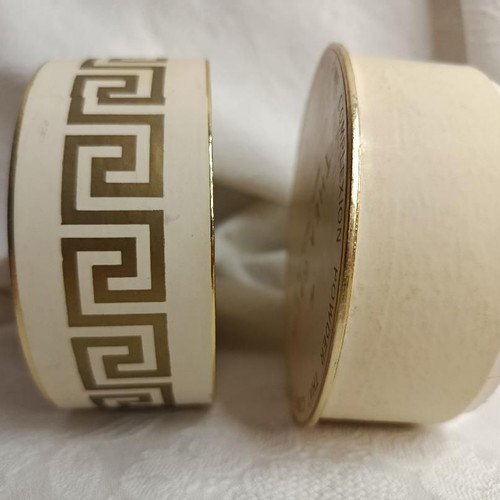 Vintage powder box White Plains by Thea Galis like new