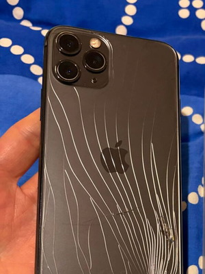 iPhone 11 Pro used, fully functional with cracked back, 64GB, black