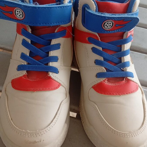 Hotweels Kids Boots size 32 like new with velcro