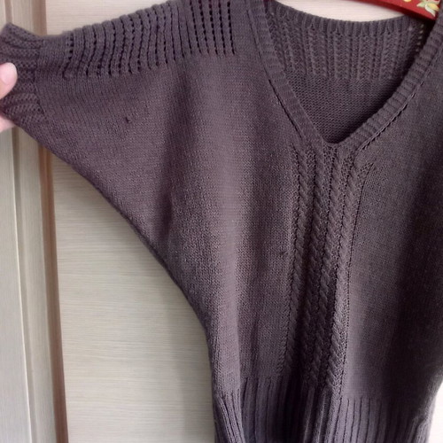 Knitted sweater XL used, brown with V-neck and batwing sleeves