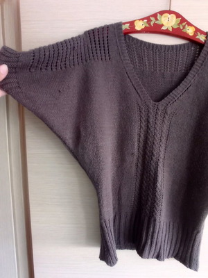 Knitted sweater XL used, brown with V-neck and batwing sleeves