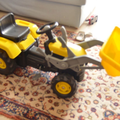 Children's tractor new in excellent condition