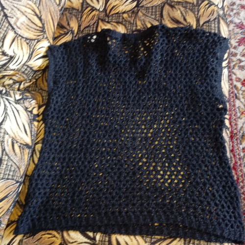 Black women's knitted retro sleeveless top with mesh pattern, like new