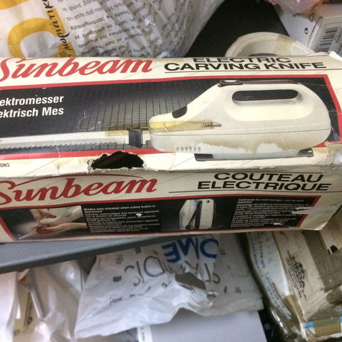 Electric knife slightly used for meat cutting