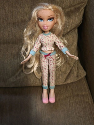 Bratz Cloe Doll 2001 used, collectible