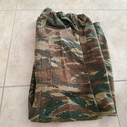 New type camouflage uniform jacket large, pants medium