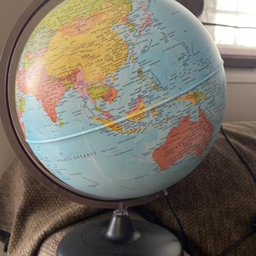 Globe table lamp like new, 30cm diameter