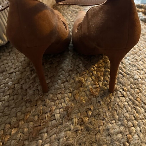 Suede strap pumps tan new, size 40, 9 cm heel