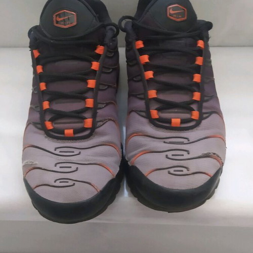 Nike Tn athletic shoes used, size 43, black orange, with damages