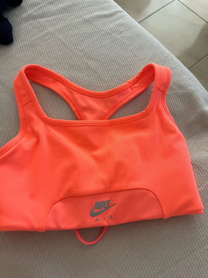 Nike women's sports bra like new, size S, red