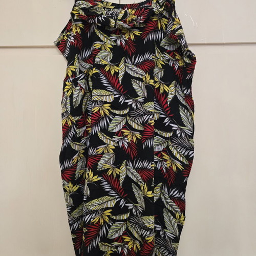Women's sleeveless summer dress with tropical print