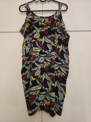 Women's sleeveless summer dress with tropical print