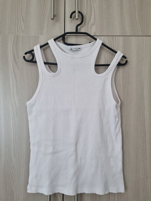 Zara top size medium, like new, white