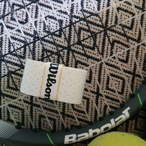 Tennis racket used 16x19 with case and 3 balls