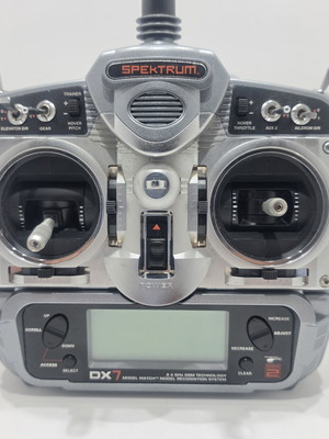Spektrum DX7 7-Channel 2.4GHz DSM2 RC transmitter like new