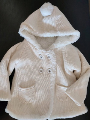 Mayoral baby white jacket 6-9 months like new, knitted with fur lining