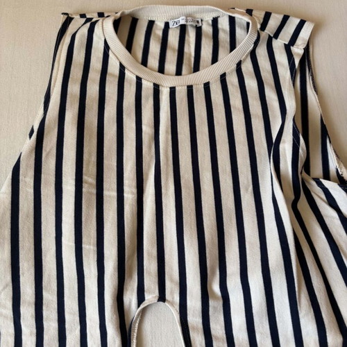 Zara women's t-shirt like new, size L, black and white
