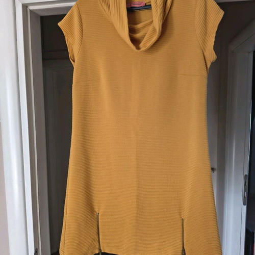 Mustard tunic blouse size L like new