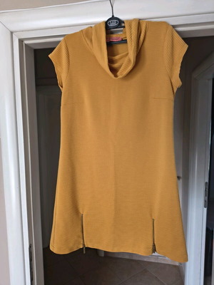 Mustard tunic blouse size L like new