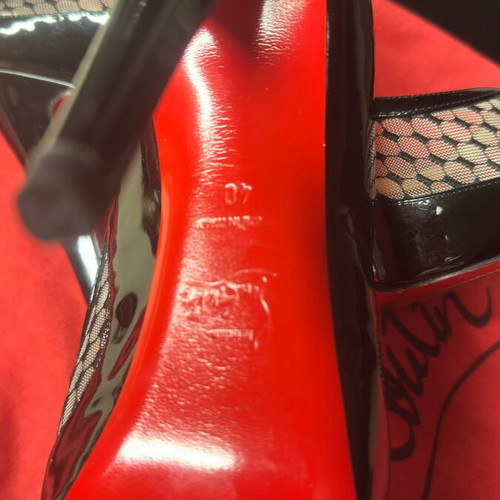 Christian Louboutin peep toe pumps size 40 like new, black