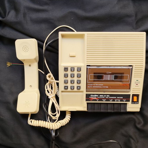 GEBE telephone with automatic answering machine like new